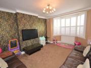 2 Bedrooms Flat for rent in Balfour Road, Ilford, Essex IG1