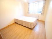 2 Bedrooms Flat for rent in Beavers Lane, Hounslow,...