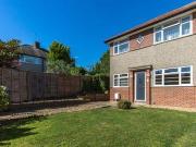 2 Bedrooms Flat for rent in Beverley Court, London N14