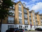 2 Bedrooms Flat for rent in Beverley Mews, Crawley, West...