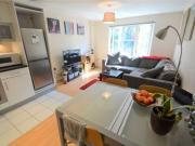 2 Bedrooms Flat for rent in Birdhurst Road, South...