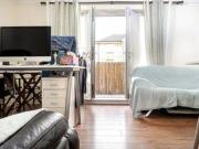 2 Bedrooms Flat for rent in Blackthorn Road, Barking,...