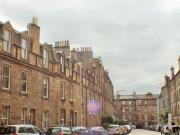 2 Bedrooms Flat for rent in Blackwood Crescent,...