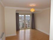 2 Bedrooms Flat for rent in Blackwood Crescent,...