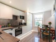 2 Bedrooms Flat for Rent in Bloemfontein Road | Foxtons 2 Bedrooms Flat for Rent in Bloemfontein Road | Foxtons