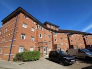 2 Bedrooms Flat for rent in Bourneside Crescent, London N14