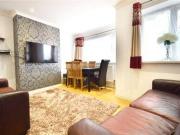 2 Bedrooms Flat for rent in Bridge Court, Bath Road,...
