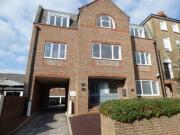 2 Bedrooms Flat for rent in Bridge Street, Leatherhead KT22
