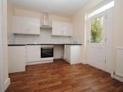 2 Bedrooms Flat for rent in Broadway, Leigh On Sea SS9