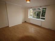 2 Bedrooms Flat for rent in Bromycroft Road, Slough SL2