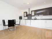2 Bedrooms Flat for rent in Buckingham Gardens, Slough SL1