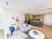 2 Bedrooms Flat for rent in Buckingham Palace Road,...