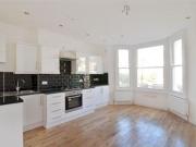 2 Bedrooms Flat for rent in Buckleigh Road, London SW16