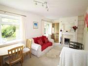 2 Bedrooms Flat for rent in Bullfinch Dene, Sevenoaks TN13