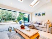 2 Bedrooms Flat for rent in Burntwood Lane, London SW17