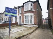 2 Bedrooms Flat for rent in Cambridge Road, Seven Kings IG3