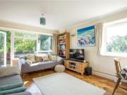2 Bedrooms Flat for rent in Cedar Drive, East Finchley,...