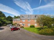 2 Bedrooms Flat for rent in Charminster Close, Swindon,...