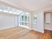 2 Bedrooms Flat for rent in Chelsham Road, London SW4