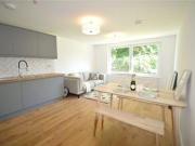2 Bedrooms Flat for rent in Chestnut Court, 16 Bramley...