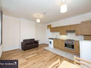 2 Bedrooms Flat for rent in Chiswick High Road,...