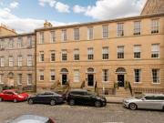 2 Bedrooms Flat for rent in Clarence Street,...