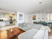 2 Bedrooms Flat for rent in Commercial Road, London E1