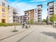 2 Bedrooms Flat for rent in Commonwealth Drive, Crawley,...