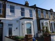 2 Bedrooms Flat for rent in Consort Road, Peckham,...