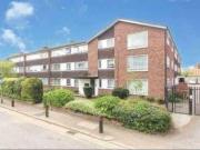 2 Bedrooms Flat for rent in Crakers Mead, Rosslyn Road,...