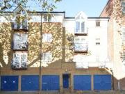 2 Bedrooms Flat for rent in Croft Street, London SE8