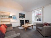 2 Bedrooms Flat for rent in Cumberland Street, New Town EH3