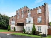 2 Bedrooms Flat for rent in Dorchester Avenue, Walton Le...
