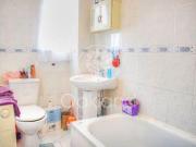 2 Bedrooms Flat for rent in Downshall Court, Aldborough...