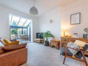 2 Bedrooms Flat for Rent in Dukes Avenue | Foxtons