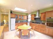 2 Bedrooms Flat for rent in Dumbarton Road, London SW2