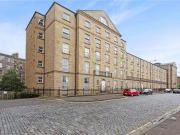 2 Bedrooms Flat for rent in East London Street,...
