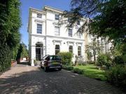 2 Bedrooms Flat for rent in Evesham Road, Cheltenham GL52