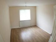 2 Bedrooms Flat for rent in Farm Road, Dudley DY2