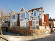 2 Bedrooms Flat for Rent in Fordhook Avenue | Foxtons