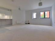2 Bedrooms Flat for rent in Gartlett Road, Watford,...