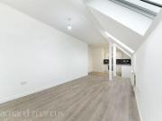 2 Bedrooms Flat for rent in Gillett Road, Thornton Heath CR7