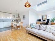 2 Bedrooms Flat for rent in Glebe Road, London E8