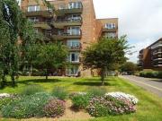 2 Bedrooms Flat for rent in Grand Avenue, Worthing BN11