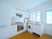 2 Bedrooms Flat for rent in Great North Road, East...