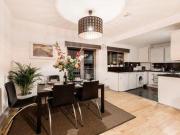 2 Bedrooms Flat for rent in Greatorex Street,...