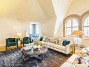 2 Bedrooms Flat for rent in Green Street, London W1K