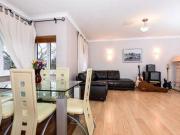 2 Bedrooms Flat for rent in Greenways Court, Ascot SL5