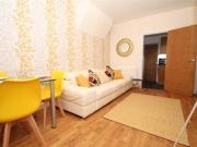 2 Bedrooms Flat for rent in Halstead Road, Enfield EN1