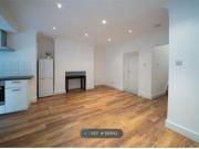 2 Bedrooms Flat for rent in Hannen Road, London SE27